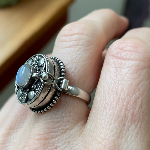 Sterling silver moonstone locket ring - Picture 3 of 5